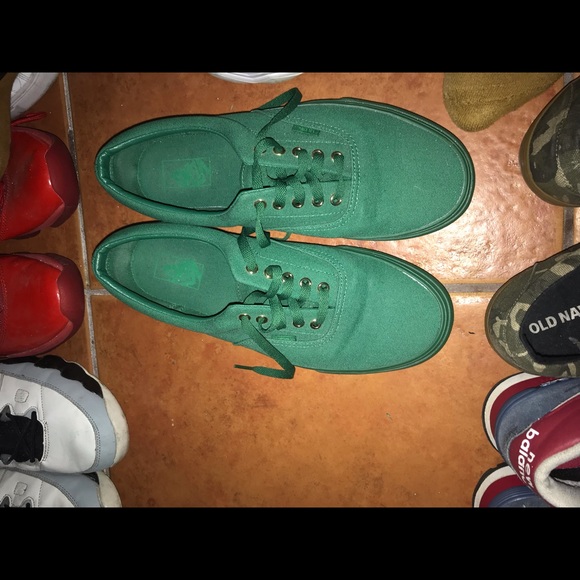 Green vans - Picture 2 of 2